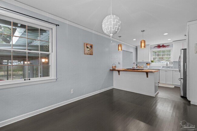 Building Photo - 1111 S Old Corry Field Rd