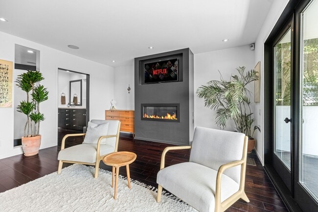 Building Photo - Architectural Contemporary with Panoramic ...