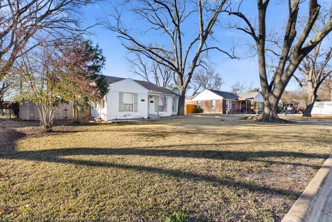 Building Photo - Updated Garland Home