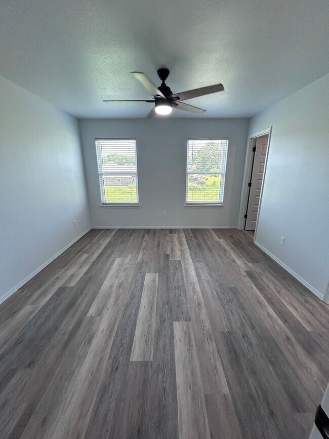 Building Photo - COX-NORTHRIDGE DR-2