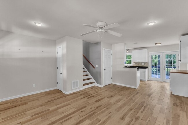 Building Photo - Cute 3/1.5 Close to RTP