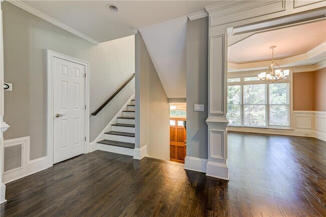 Building Photo - 2745 Lenox Rd NE