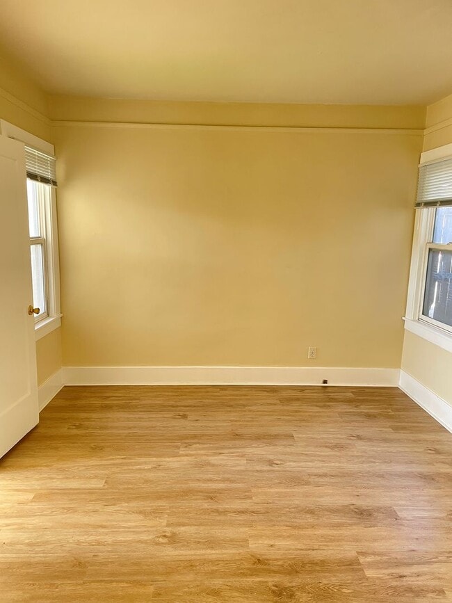 Building Photo - Available Now -  2 Bedroom House