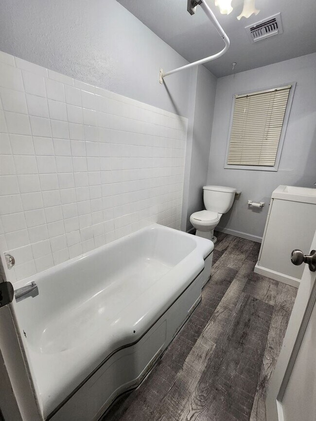 Building Photo - 3 Bedroom Home in Santa Clara!!