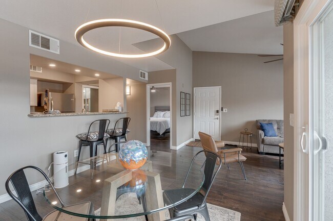 Building Photo - Bright & Airy 2-Bedroom Condo with Dual Su...