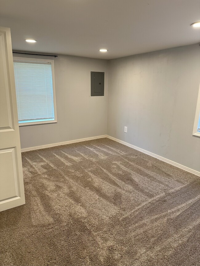 Building Photo - 2273 S County Line Rd