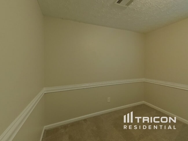 Building Photo - 6090 Flagstaf Walk