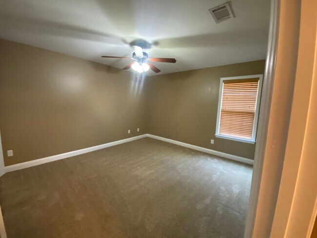 Building Photo - 4301 Kenilworth Cir