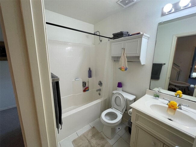 Building Photo - 718 Redwing Park Dr