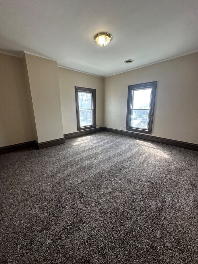 Building Photo - 802 McKinley St