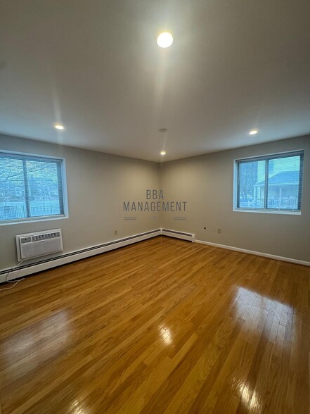 Building Photo - 28 Brentwood St