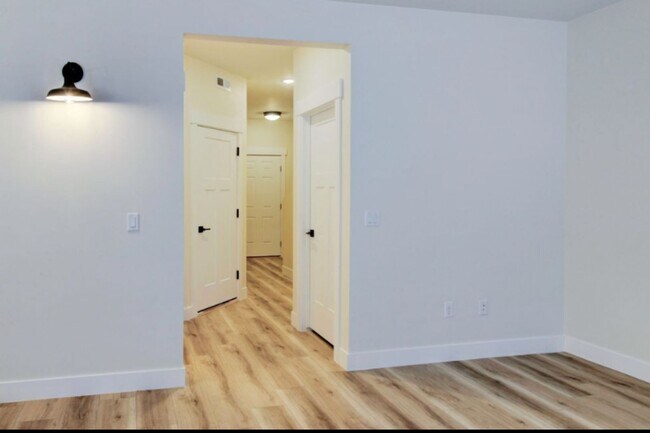 Building Photo - 2875 W Cody Dr