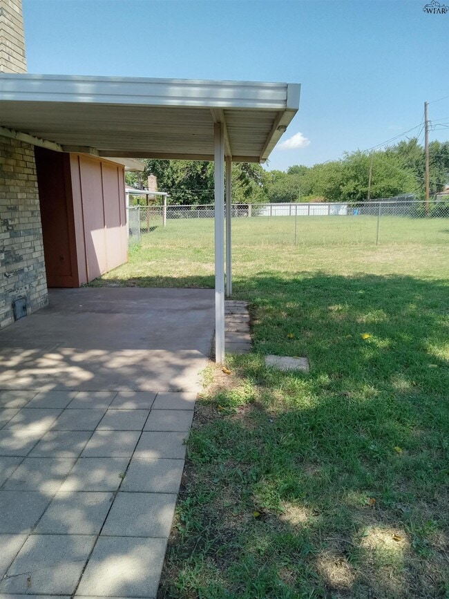 Building Photo - 2313 Randolph Dr