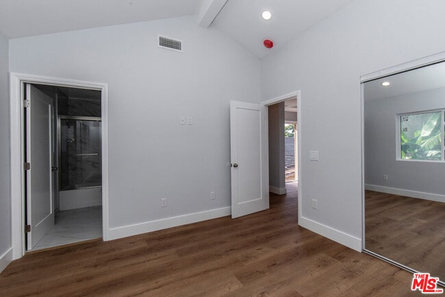 Building Photo - 2210 S Harcourt Ave