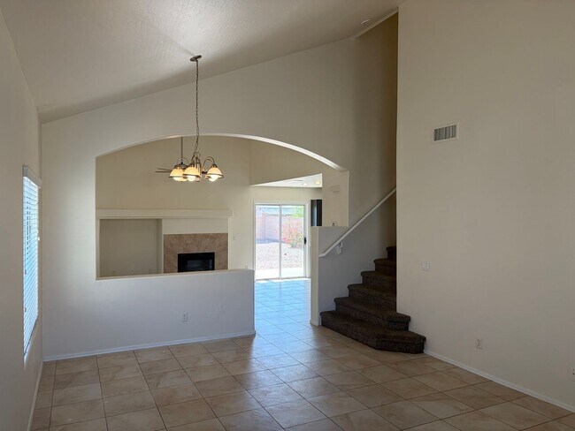 Building Photo - Freshly Painted 3 Bed, 2.5 Bath Home in Coolidge
