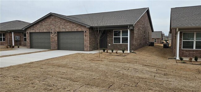 Building Photo - 527 NW 69th Ave