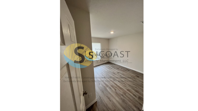 Building Photo - Breath-Taking 2-Bedroom, 2-Bathroom Unit w...