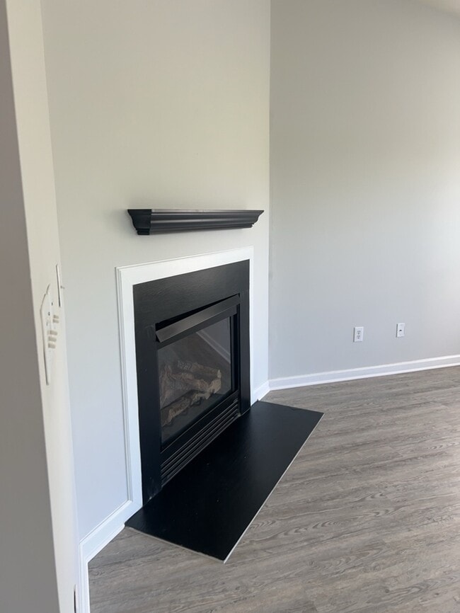 Building Photo - Ready for Now! Located in Raleigh. 3 Story...