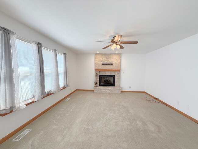 Building Photo - 1278 Knolls Ave S