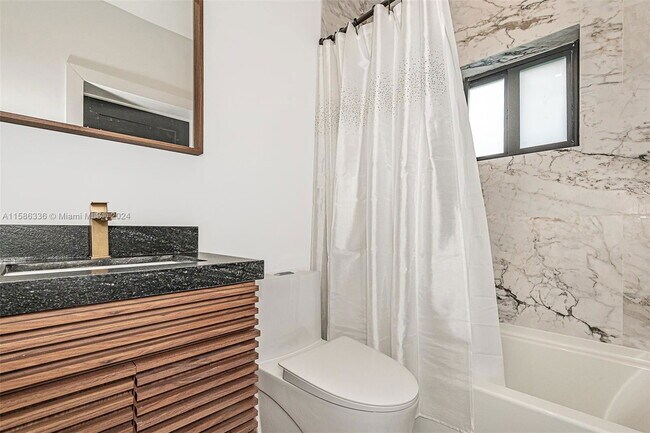 Building Photo - Fairway Drive, Miami Beach, FL 33141 - 3 B...