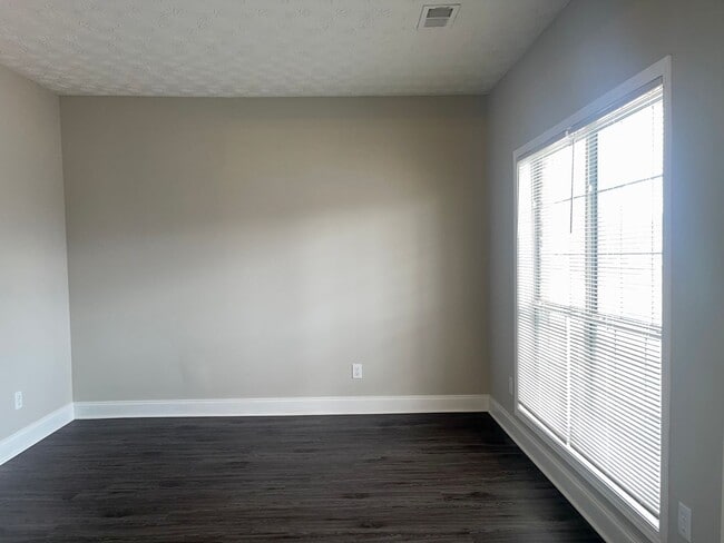 Building Photo - 4 Bed/2.5 Bath Home In Swim/Tennis Community in McDonough