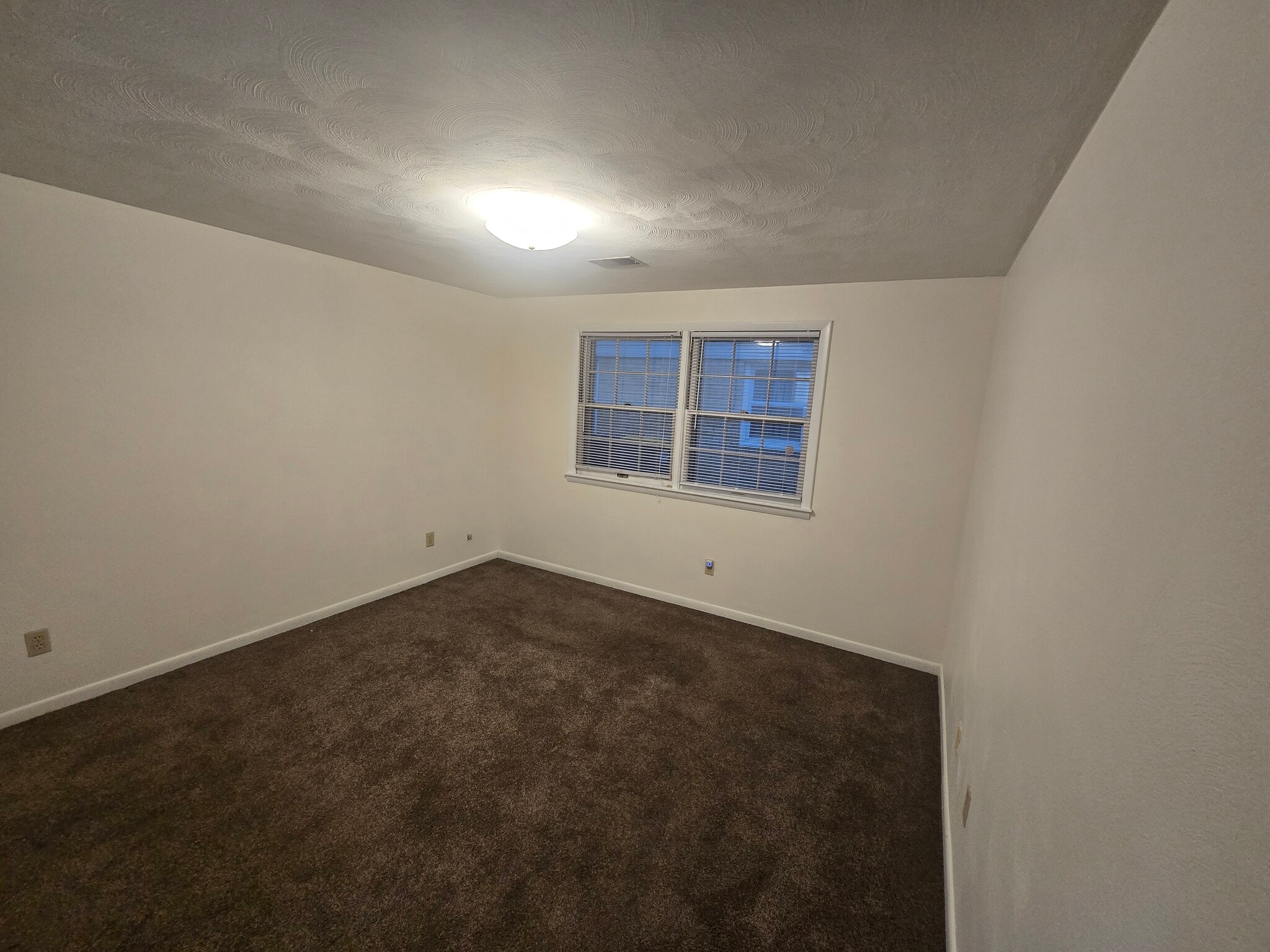 Building Photo - 735 Mellen Dr