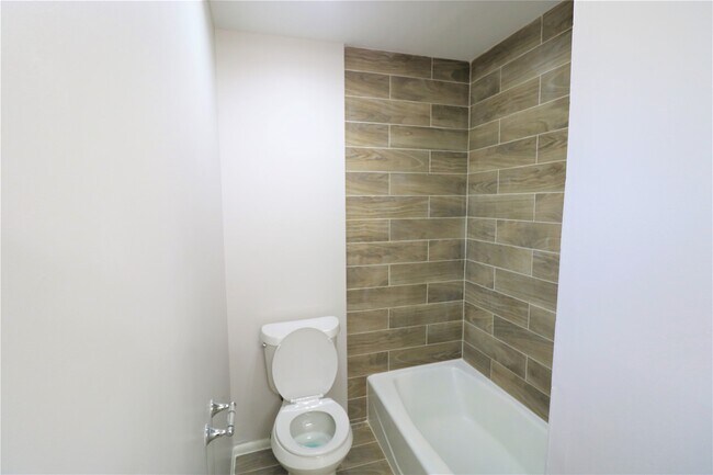 Building Photo - 2705 Wilmington Dr