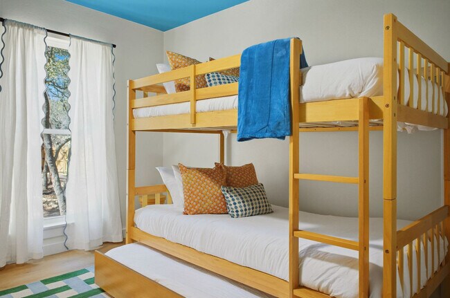 Building Photo - 5422 Lancashire Dr