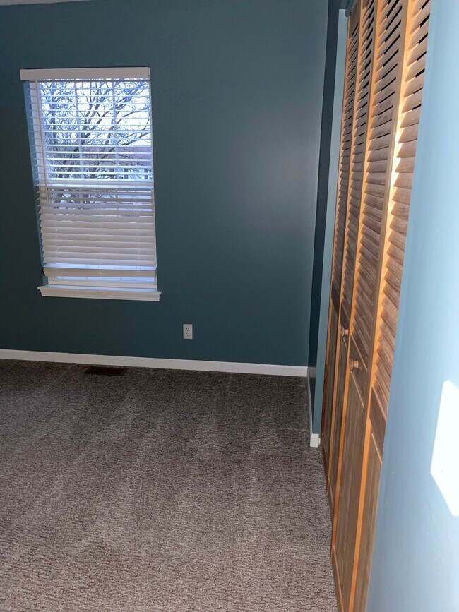 Building Photo - 14016 S Emerson Ct