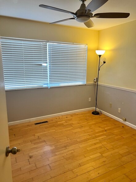 Unit B Room - 5497 Bloch St
