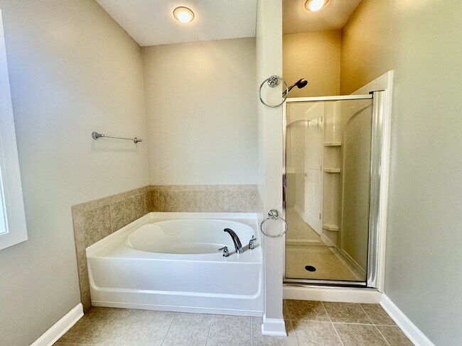 Building Photo - Spacious Four-Bedroom Home with a Bonus Room in Lawton Station!