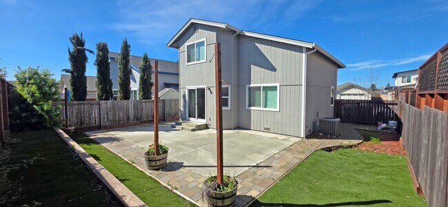 Building Photo - 1982 Dogwood Dr