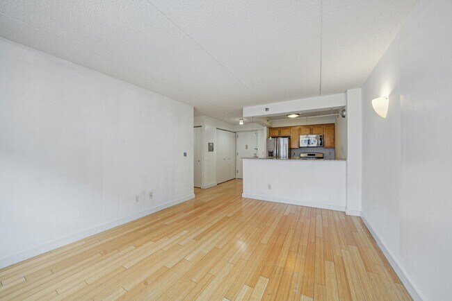 Building Photo - 516 W 47th St