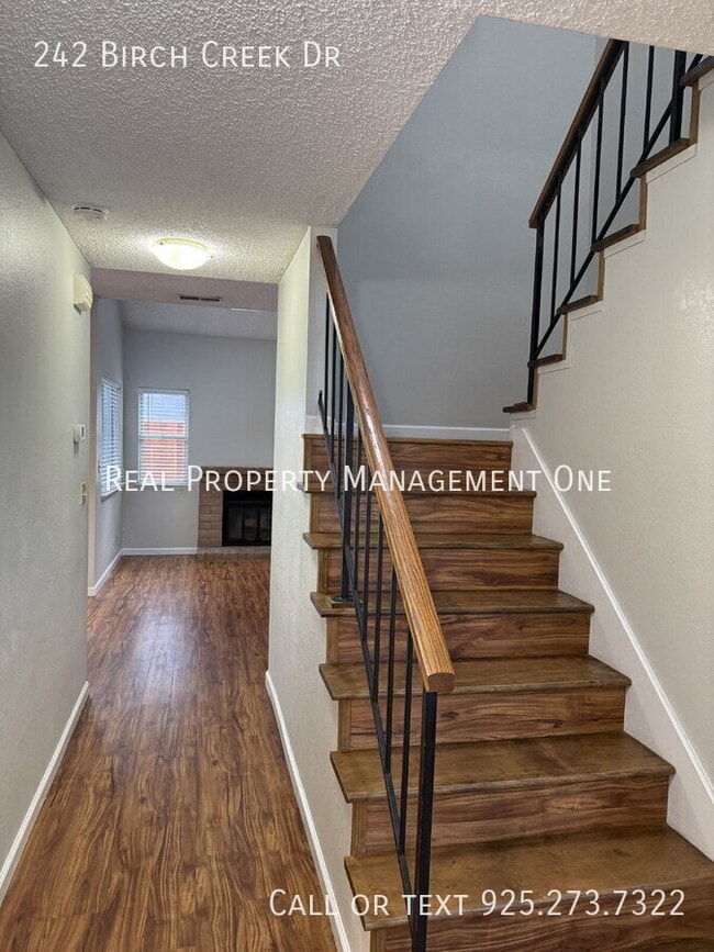 Building Photo - 242 Birch Creek Dr