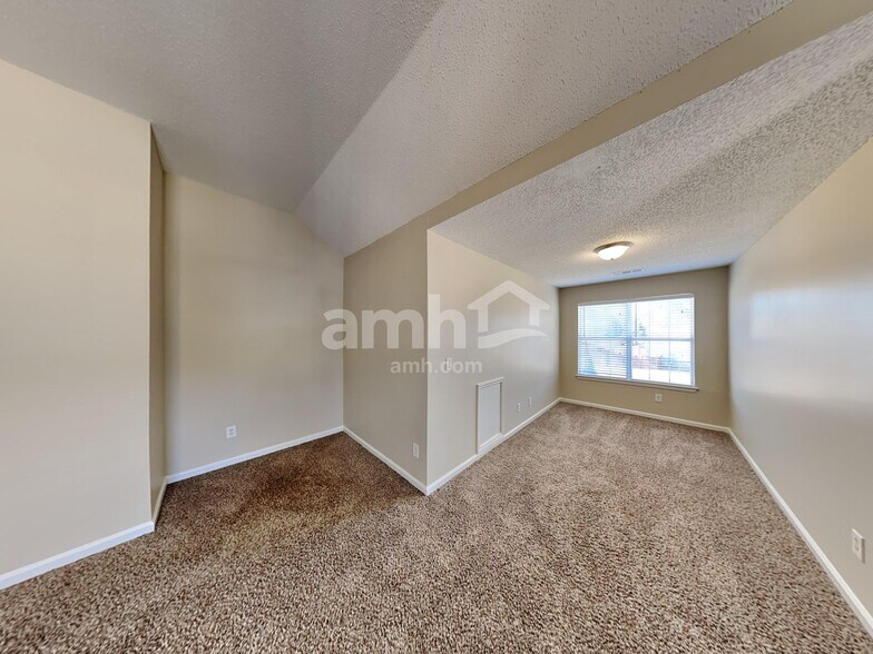 Building Photo - 3555 Spring Mesa Dr