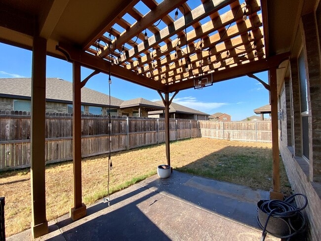 Building Photo - 7021 Spade Ranch Rd