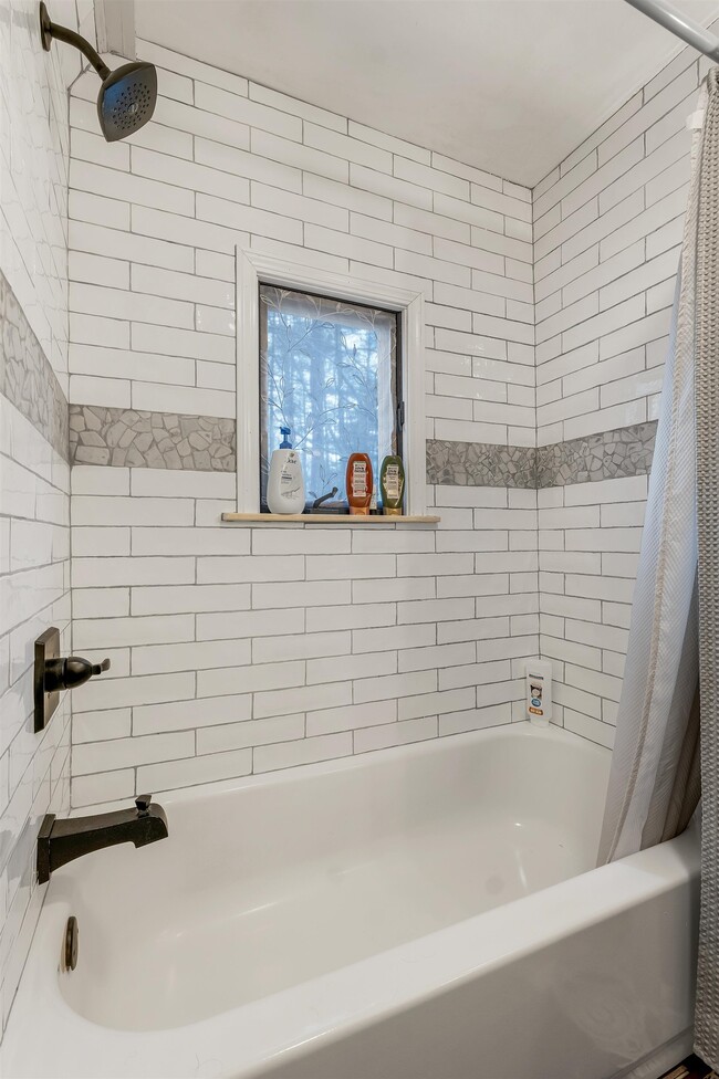 Building Photo - 6 Abbott Ln