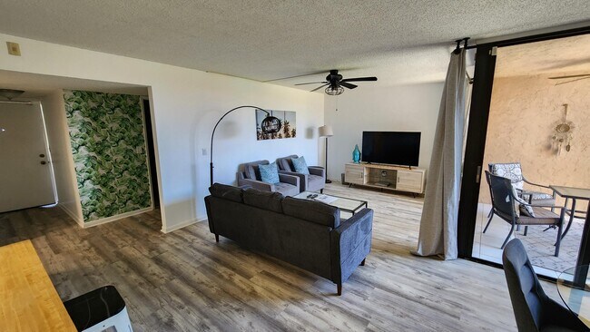 Building Photo - 950 Egret Cir