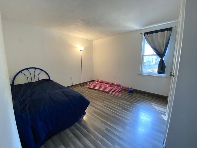 Building Photo - 8 Plaza Village Rd