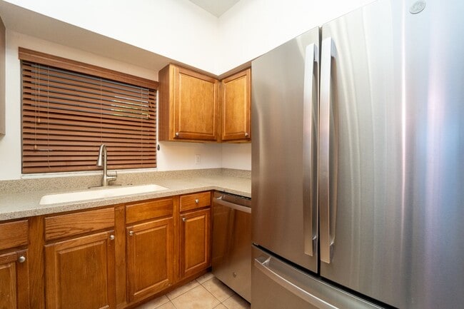 Building Photo - Belle Haven 2-Bedroom Condo with Pond View and Garage