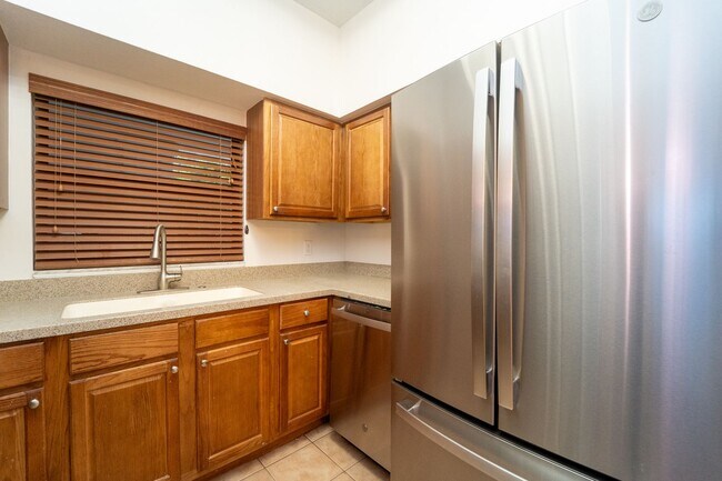 Building Photo - Belle Haven 2-Bedroom Condo with Pond View...