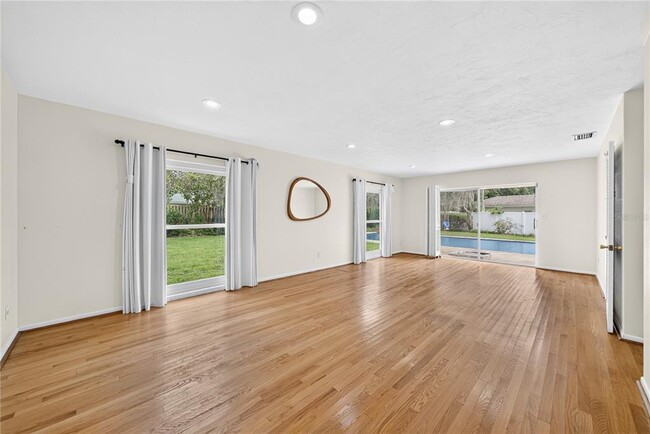 Building Photo - 2406 Shoreham Rd