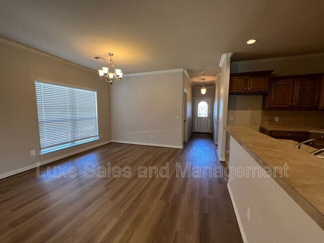 Building Photo - 509 SW 124th Pl