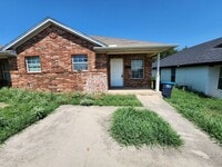 Building Photo - Roomy 3 Bedroom Duplex In South Fort Worth