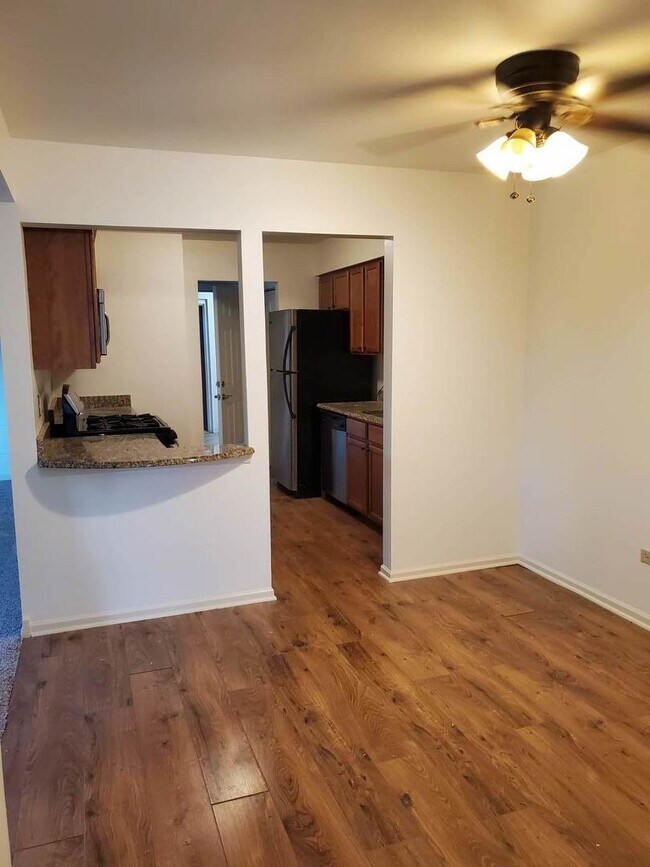 Building Photo - 833 Village Quarter Rd