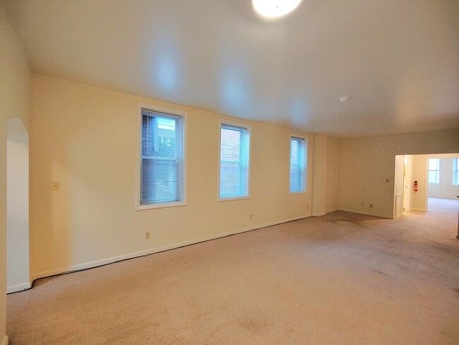 Building Photo - *Spacious 1BD/1BA 2nd Floor Apartment for rent in Dormont*