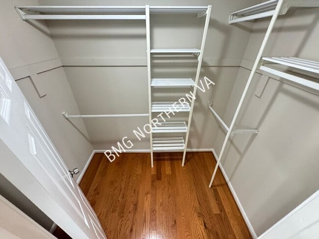 Building Photo - 9606 Scotch Haven Dr