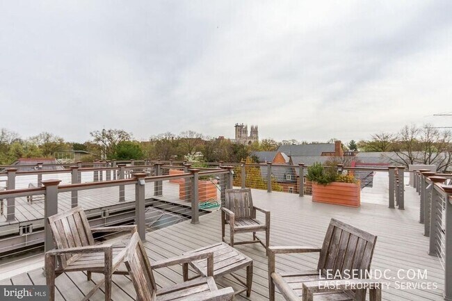 Building Photo - 3051 Idaho Ave NW