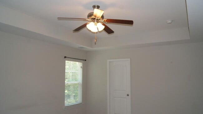 Building Photo - 375 Niblick Dr