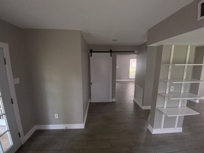 Building Photo - 2110 Hilton Head Dr